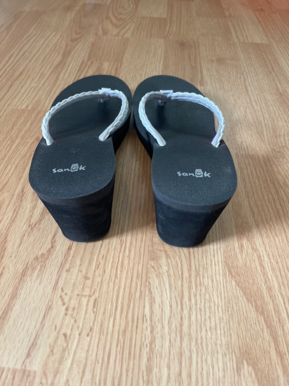 Sanuk Black Wedge w/ With Leather Braid Strap Slip On Thong Toe Sandals Size 8 - Picture 7 of 9